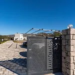 Domus Oliva Nyaraló Haráki