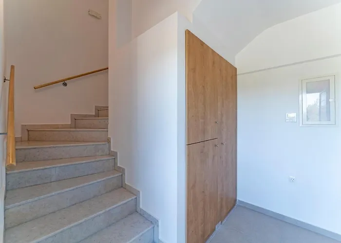 Domus Oliva بيت للعطل شاراكي